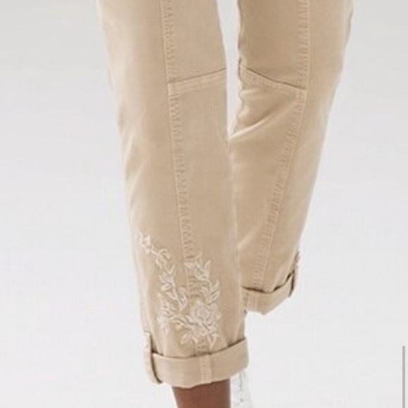 White House Black Market Mid-Rise Pret-a-Pedi Crop Embroidered Pants 6 - Picture 9 of 15